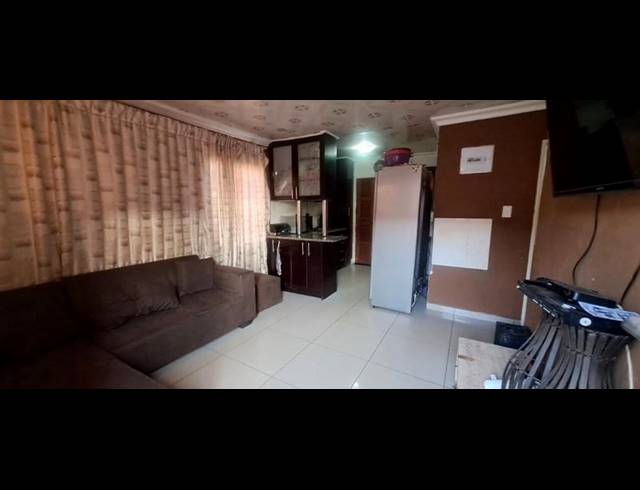 2 BEDROOM HOUSE FOR SALE IN PROTEA GLEN